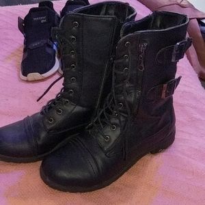 Rue 21 black zip up boot with laces barely worn
